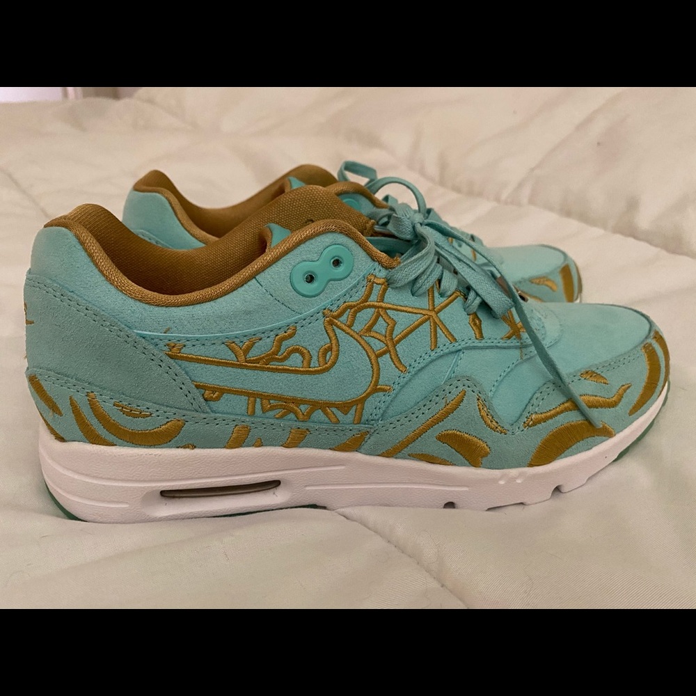 Nike Air Max size 7